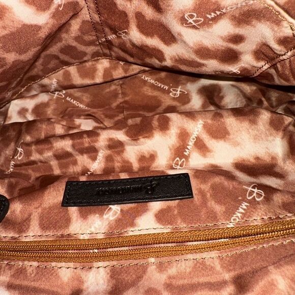 B Makowsky black heavy pebble leather zip fold over crossbody bag EUC - Picture 8 of 12